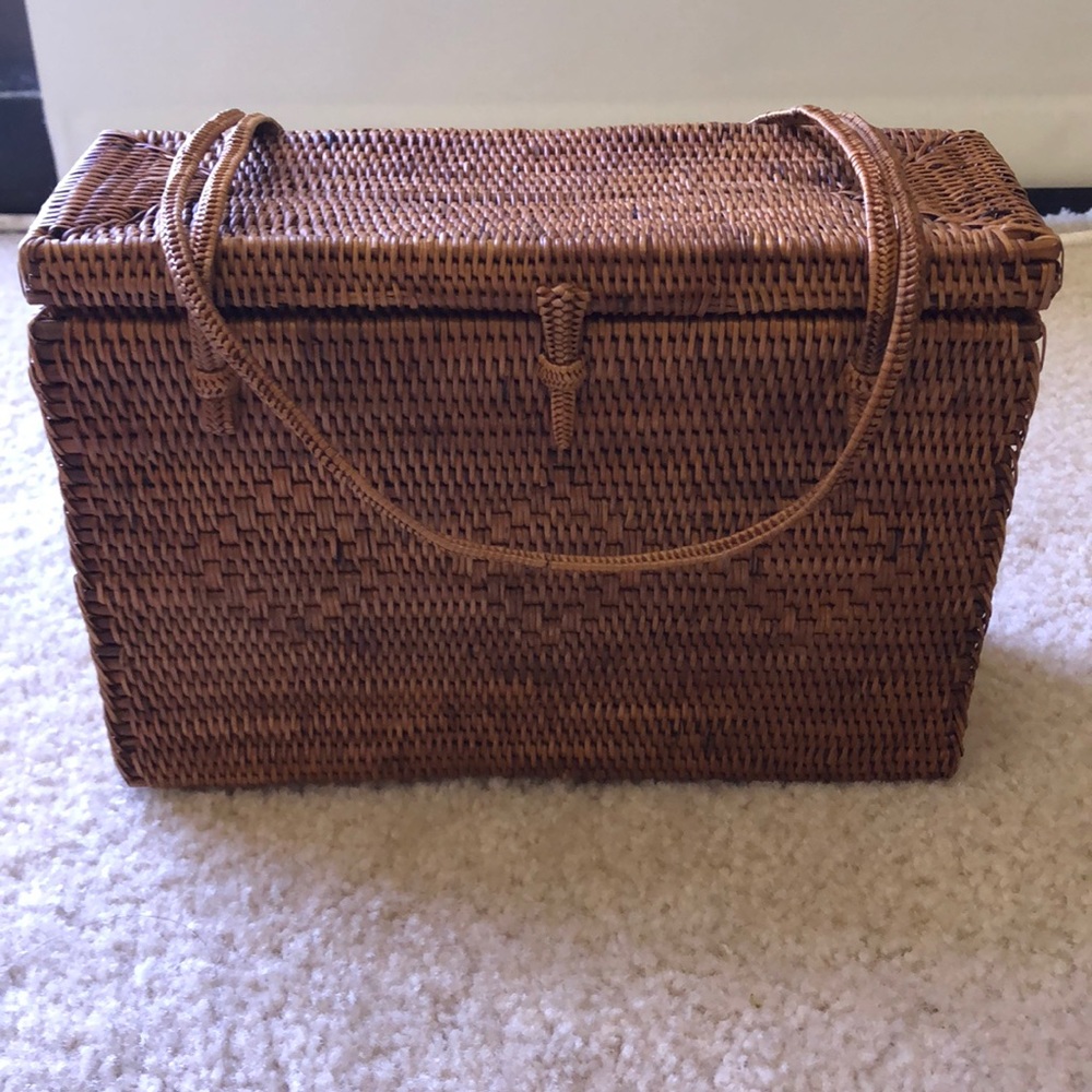 Woven basket purse